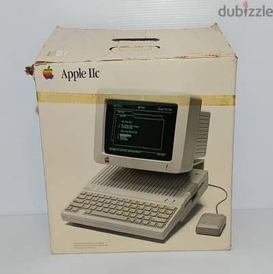 VINTAGE APPLE IIC COMPUTER 1984 (1 of 1)