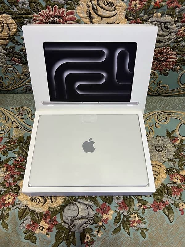 Macbook Pro M3 جهاز جديد تماما مشحون ٧ مرات فقط عربي انجليزي ضمان ساري 1