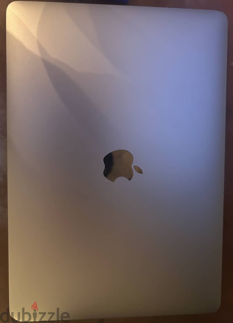 macbook pro 2017 very good condition with his box 1