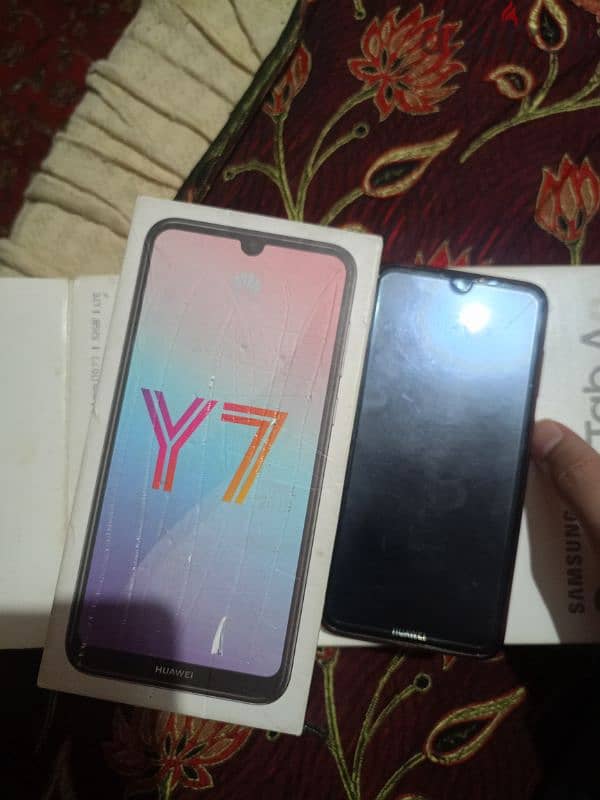 موبيل Huawei y7 حاله جيده بالكرتونه والشاحن 1