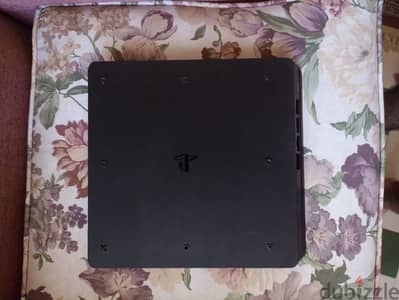 Playstation 4 Slim 1Tb with controllers