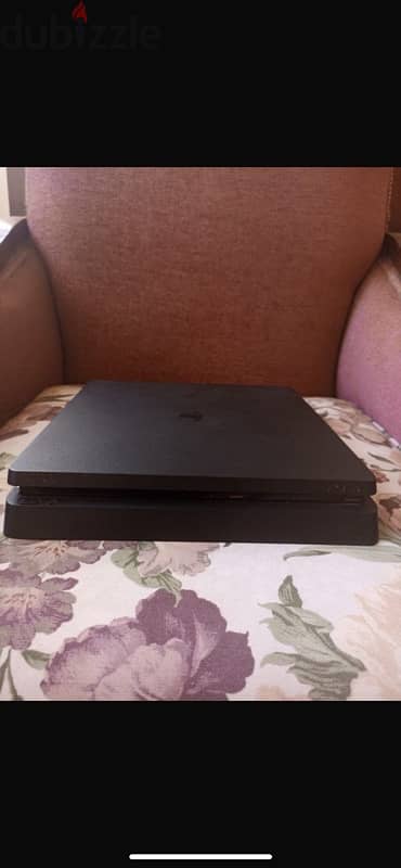 Playstation 4 Slim 1Tb with controllers 4