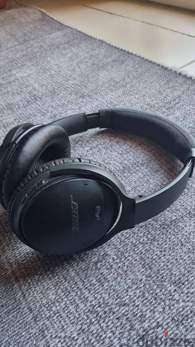 Bose quiet comfort Q35 wireless over ear headphone