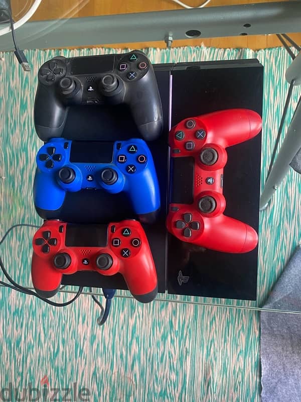 PS4 500GB + 4 Controllers 1