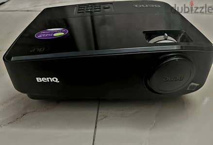 بروجكتور BenQ للبيع بحالة الزيرو