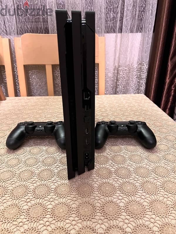 PlayStation 4 Console Pro 1TB 4