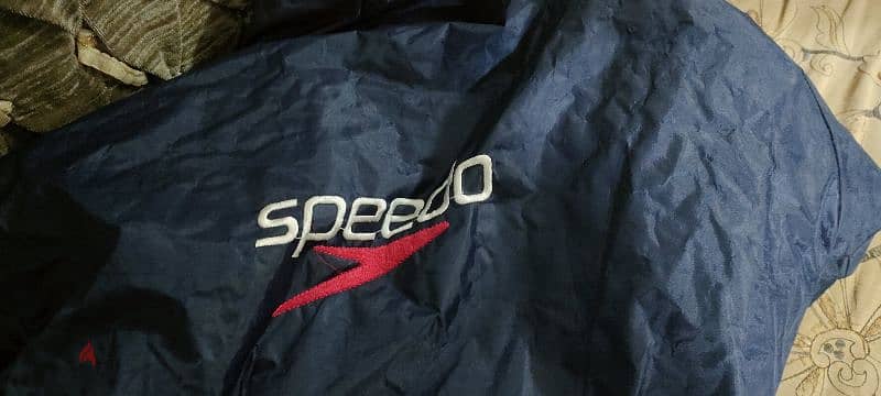 برنس سباحة ماركة speedo خامة تقيله كسر زيرو 4