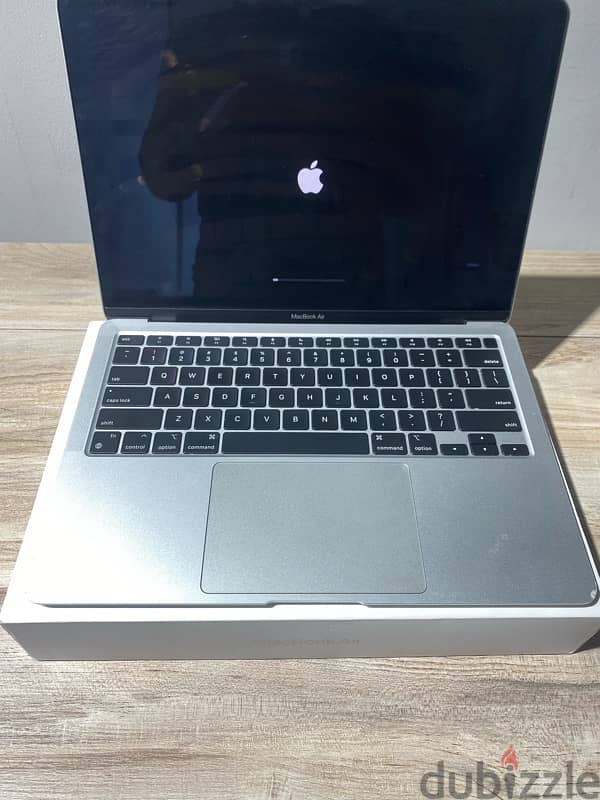 MacBook Air  m1 بالكرتونه 0