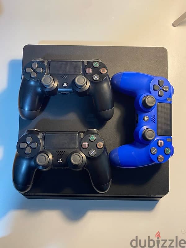 PS4 500GB Slim + 3 Controllers 1