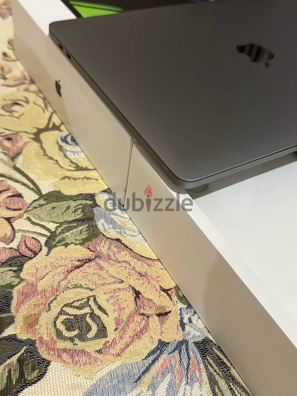 Macbook Pro M2 512GB بحالة ممتازة بطارية ٩٩٪؜ بكل حاجته 2