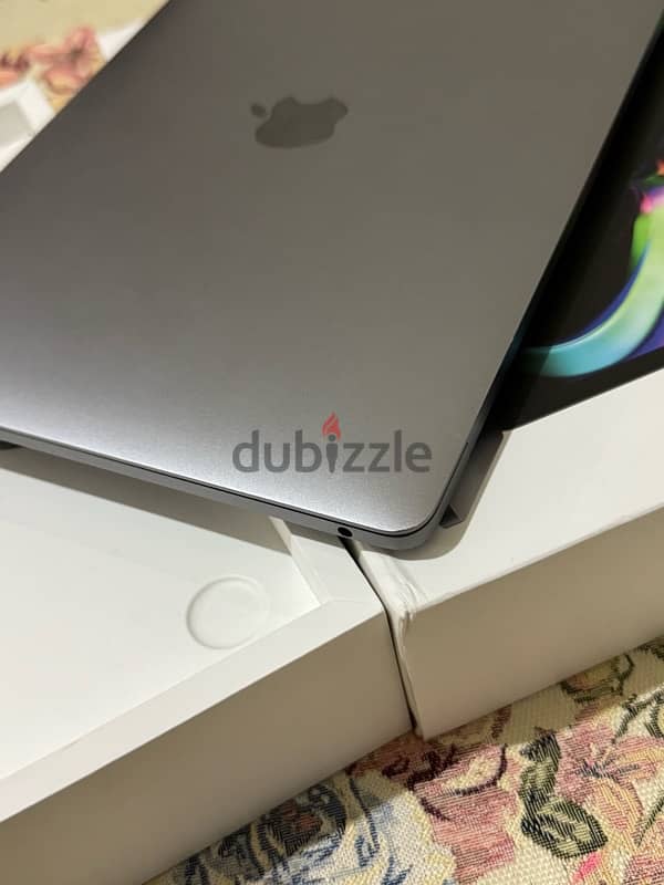 Macbook Pro M2 512GB بحالة ممتازة بطارية ٩٩٪؜ بكل حاجته 4