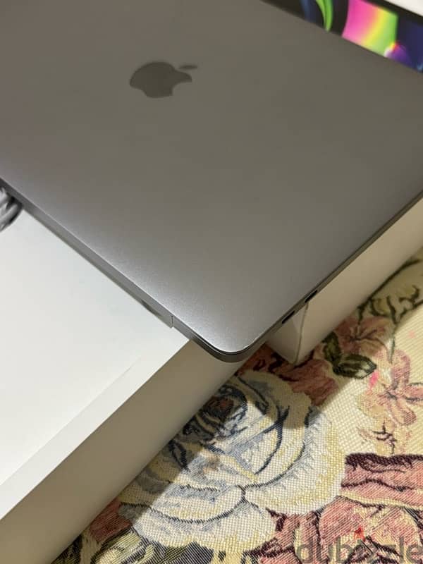 Macbook Pro M2 512GB بحالة ممتازة بطارية ٩٩٪؜ بكل حاجته 5