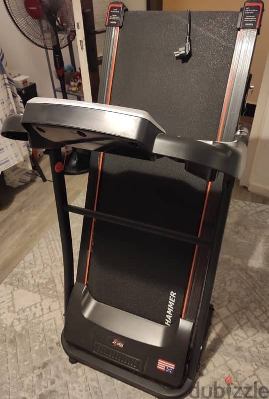 Multifunctional electric fitness treadmill and has a wonderful screen 2