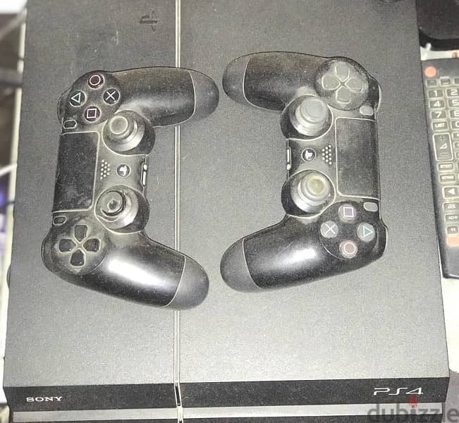 Playstation 4 with 2 consoles 0