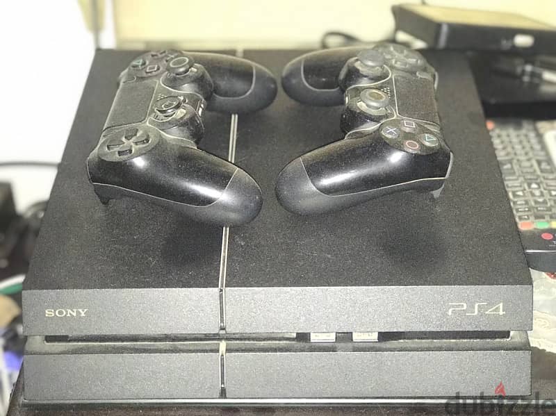 Playstation 4 with 2 consoles 1