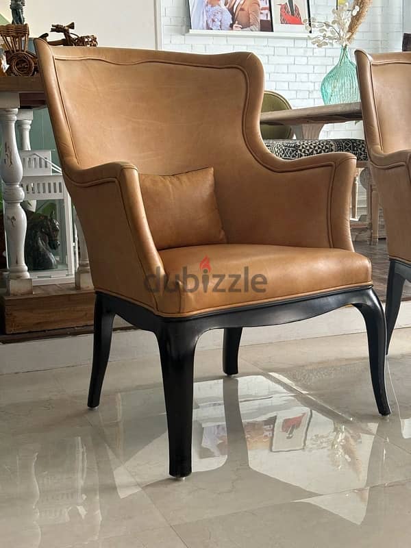 Two luxurious natural leather chairs. كرسيين جلد طبيعي بالكامل 0