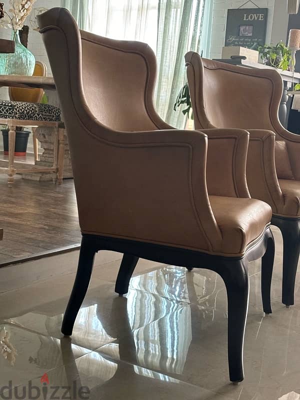 Two luxurious natural leather chairs. كرسيين جلد طبيعي بالكامل 1