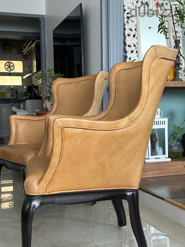 Two luxurious natural leather chairs. كرسيين جلد طبيعي بالكامل 4