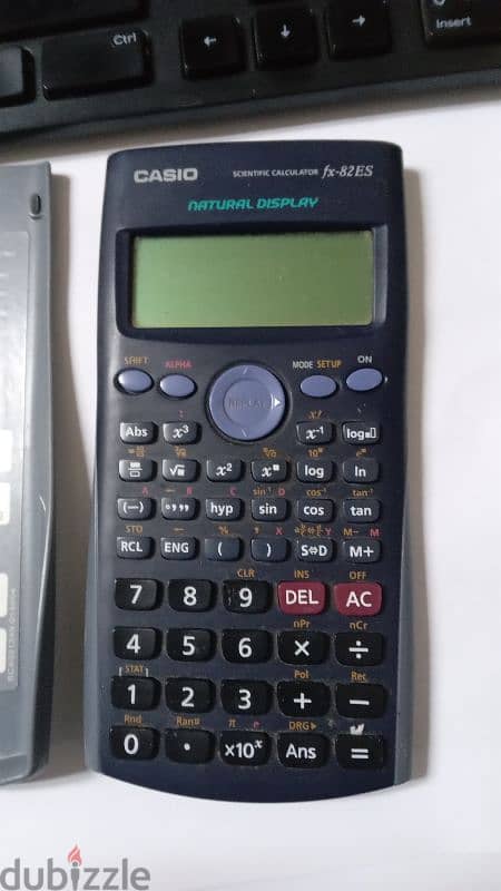 الة حاسبة Casio  fx  82 0