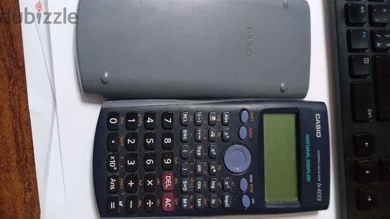 الة حاسبة Casio  fx  82 3