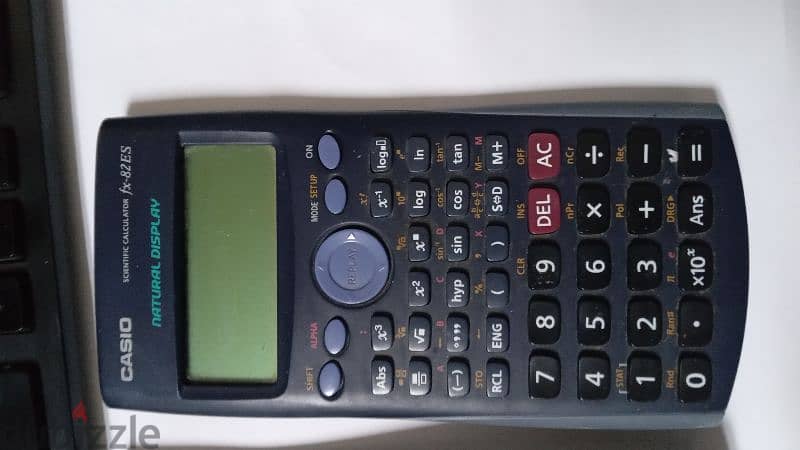 الة حاسبة Casio  fx  82 4