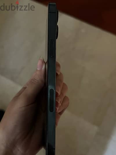 1 Iphone 12 Pro Max Used but with a very good condition ولا كسر