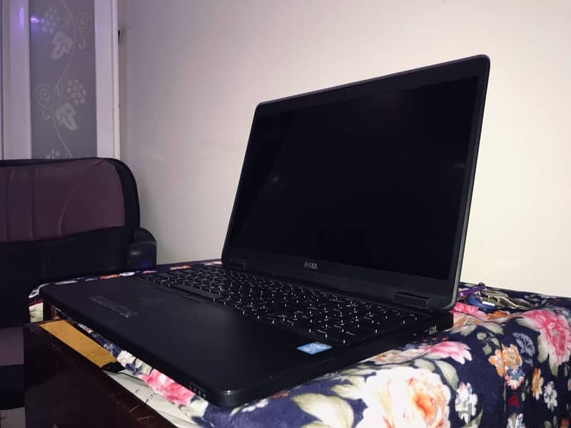 laptop  Dell 5550 1