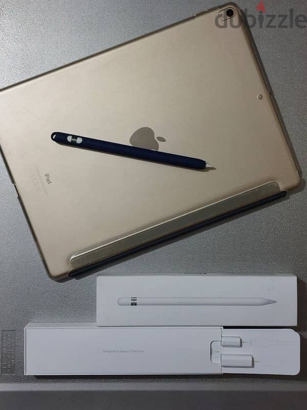 iPad Pro 2nd gen b98% like new +original keyboard & pencil 0