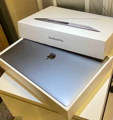 Apple MacBook Pro 15 inch 2018 Touch Bar Core i7 16GB RAM 256 SSD