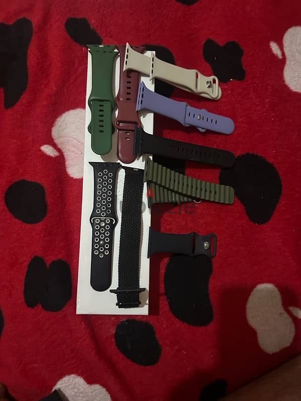 Apple watch series 7 with 9 straps - ساعة ابل ووتش ٧ 1