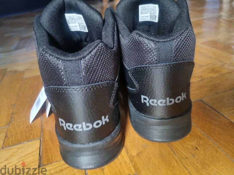 New mid rise original black Reebok  sneakers from the USA  size 41 2