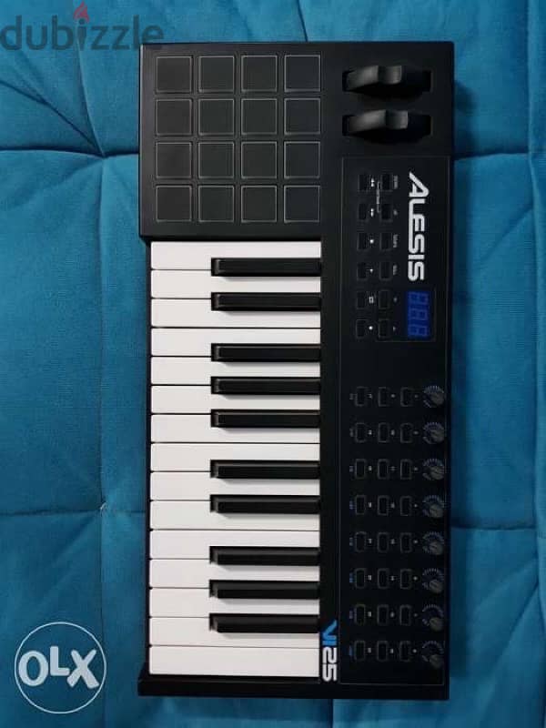 Alesis VI25 USB/MIDI keyboard controller 1