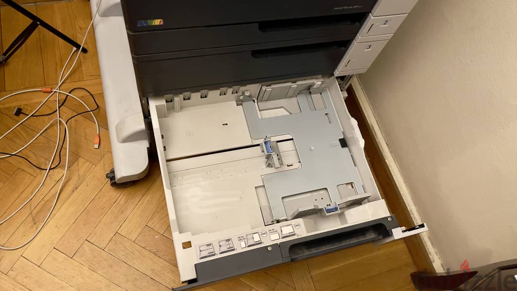 للبيع: طابعة HP LaserJet 700 Color MFP M775 ألوان 15