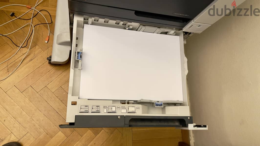 للبيع: طابعة HP LaserJet 700 Color MFP M775 ألوان 16