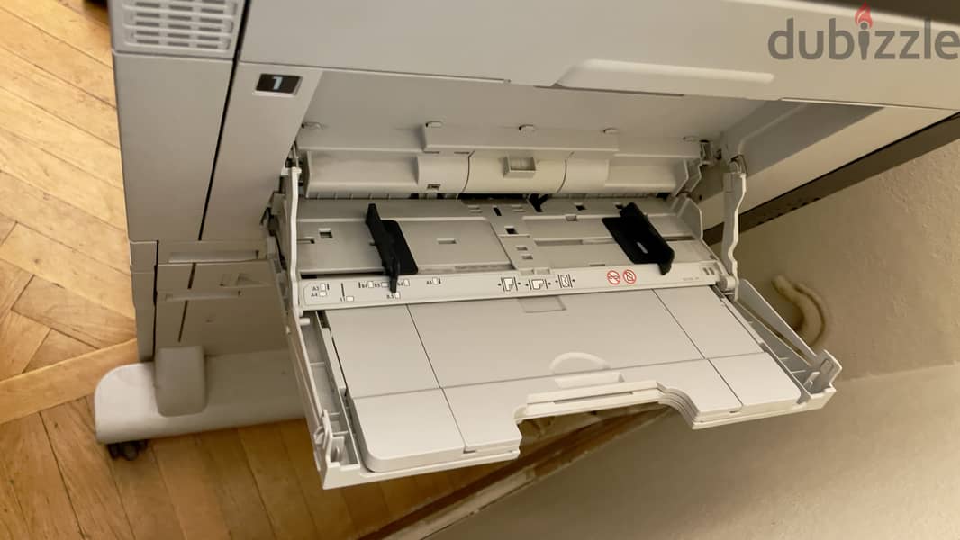 للبيع: طابعة HP LaserJet 700 Color MFP M775 ألوان 19