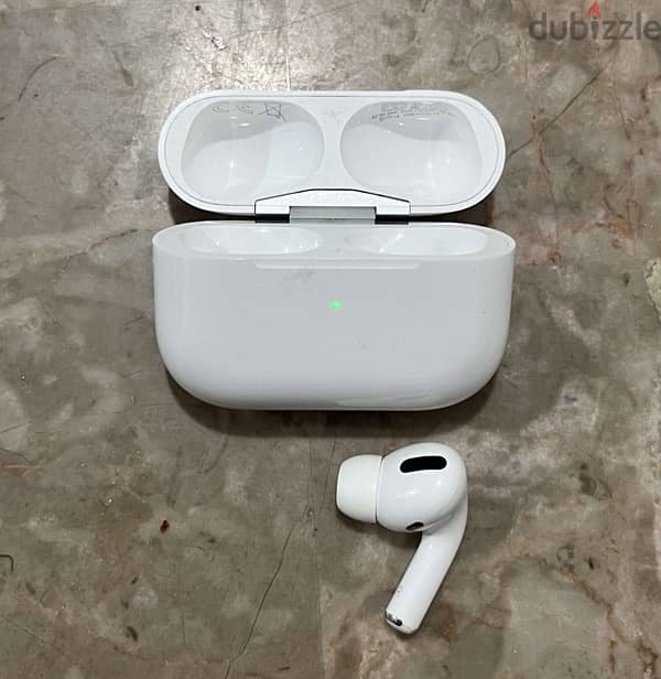 Airpods pro gen 1 with Right side and the case 0