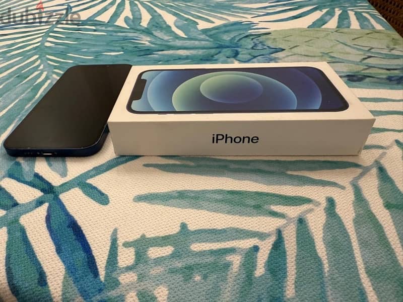 For sale Iphone 12 (128GB) للبيع 1