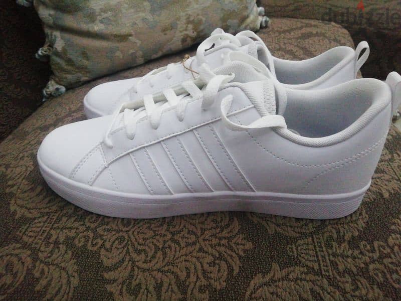 adidas vs pace new size 42. 1