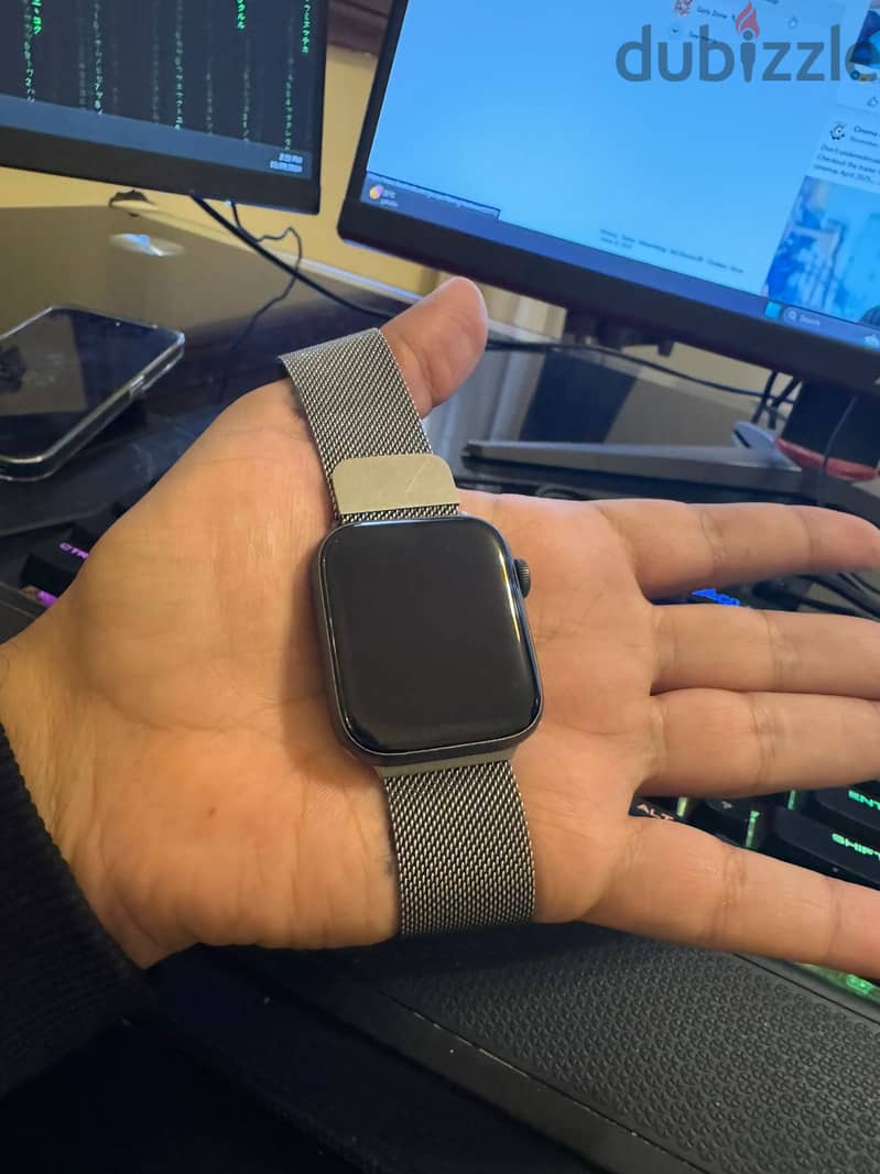 Apple Watch Series 4 (GPS, 44mm) + 6 Bands 1