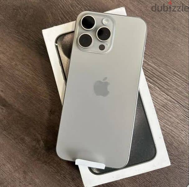 بحالة الزيرو IPhone 15 Pro Max استعمال خفيف بسعر مميز 0