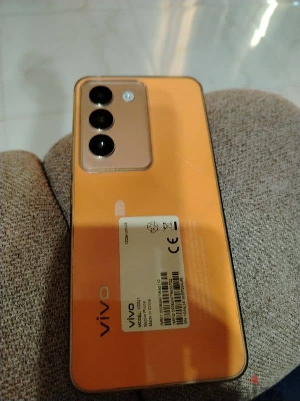 فيفو v30 لايت نسخه  5g غير موجوده بمصر برتقالى 1