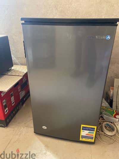 White whale mini bar refrigerator- 90L-used for only two months