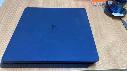 ps4 slim 500 gb دراعين واحد اصلي و التاني كوبي