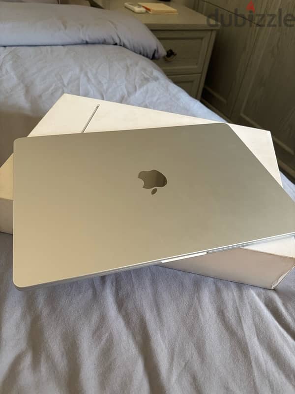 Mac book air m2 chip 15 inch 1