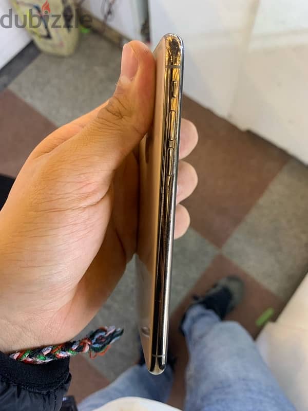 iPhone xs 4