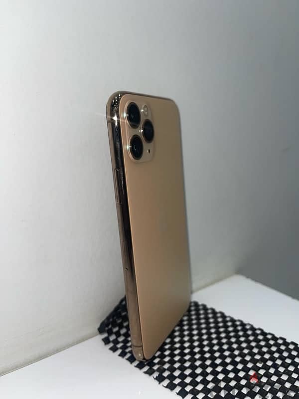 iphone 11 Pro 256 GB ( Gold ) 3