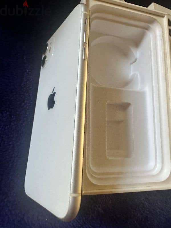 iPhone 11 white 1