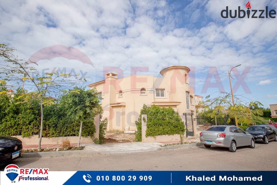 Receive your villa immediately in Alex West with an open view of the garden and lake and less than the market price 0