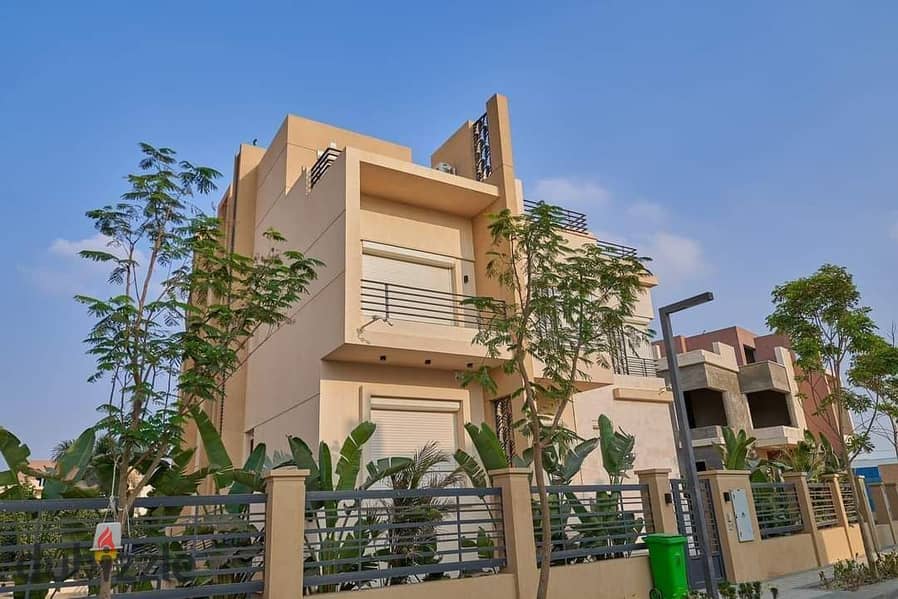 Move in immediately to a Family House in Sheikh Zayed, in a compound next to Green 3 and Zayed 2000. 0