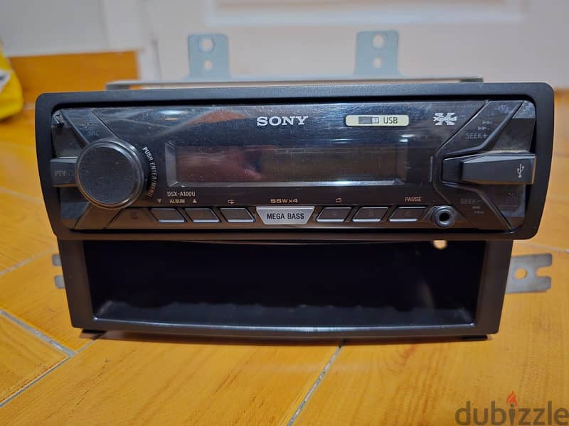 SONY XPLOD car stereo with remote 0